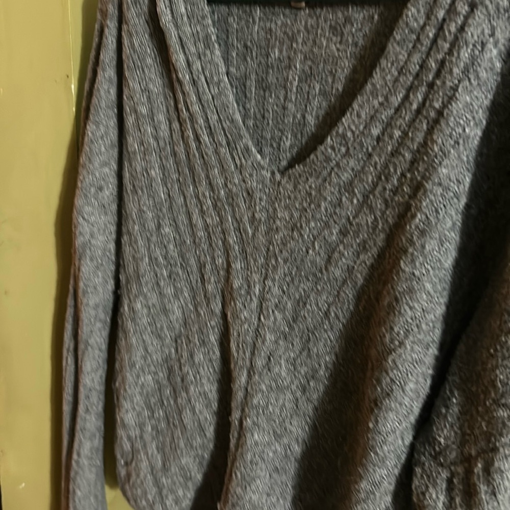 Preloved pink rose crop sweater